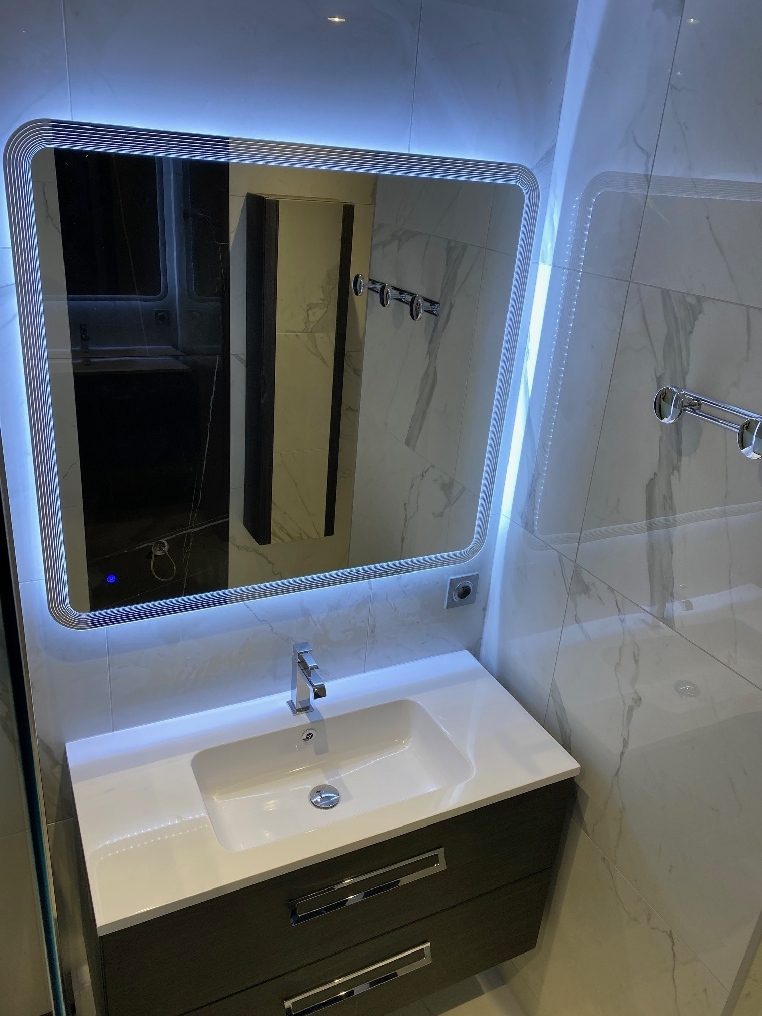 Ensemble meuble de SDB et miroir LED